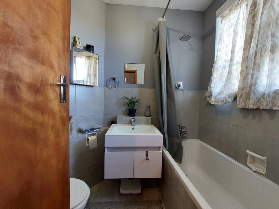 To Let 0 Bedroom Property for Rent in Mouille Point Western Cape